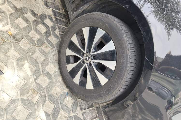 Used Mercedes-Benz Vito 2021 2.0T Elite Version 7 Seats Right Front Wheel Hub