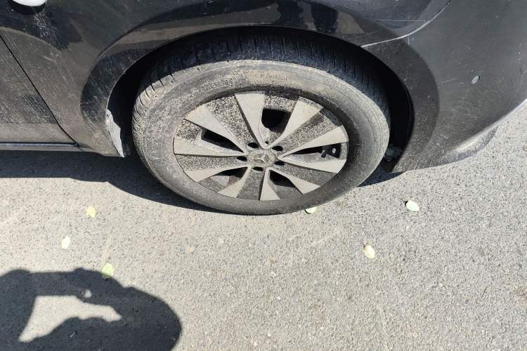 Used Mercedes-Benz Vito 2021 2.0T Elite Version 7 Seats Right Front Wheel Hub