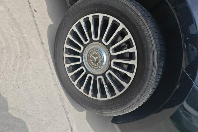 Used Mercedes-Benz Vito 2021 2.0T Elite Version 7 Seats Right Front Wheel Hub