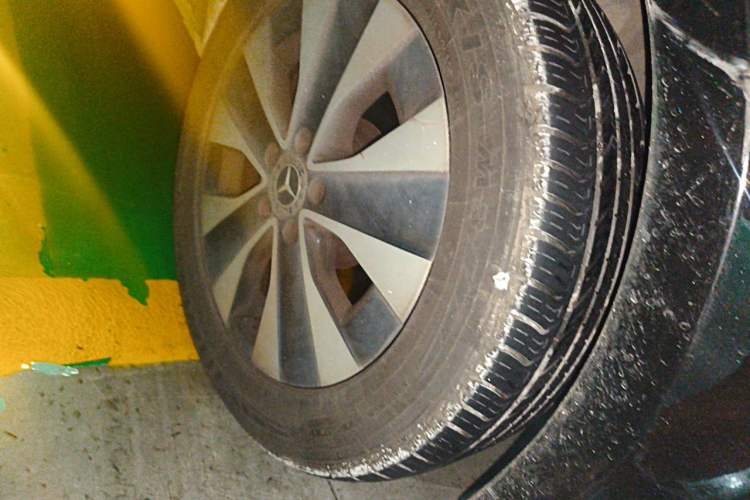 Used Mercedes-Benz Vito 2021 2.0T Business Version 7 Seats Right Front Wheel Hub