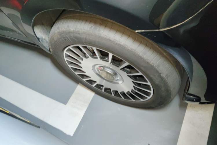 Used Mercedes-Benz Vito 2021 2.0T Business Version 7 Seats Right Front Wheel Hub
