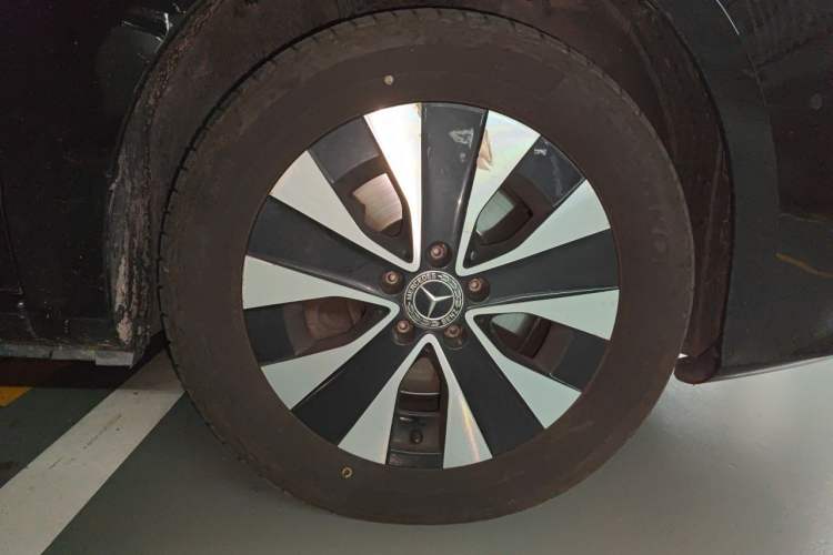 Used Mercedes-Benz Vito 2021 2.0T Elite Version 7 Seats Right Front Wheel Hub