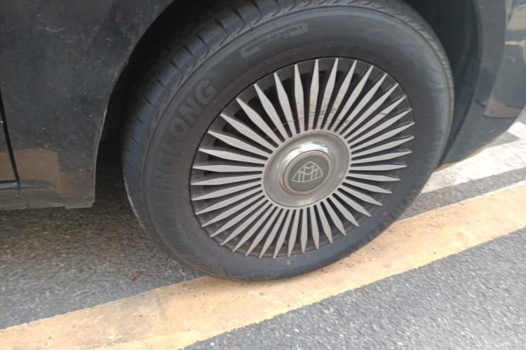 Used Mercedes-Benz Vito 2021 2.0T Elite Version 7 Seats Right Front Wheel Hub