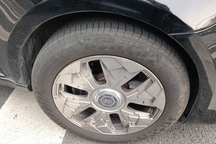 Used Mercedes-Benz Vito 2021 2.0T Business Version 7 Seats Right Front Wheel Hub