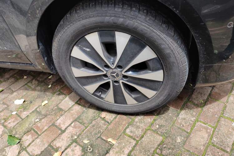 Used Mercedes-Benz Vito 2021 2.0T Business Version 7 Seats Right Front Wheel Hub