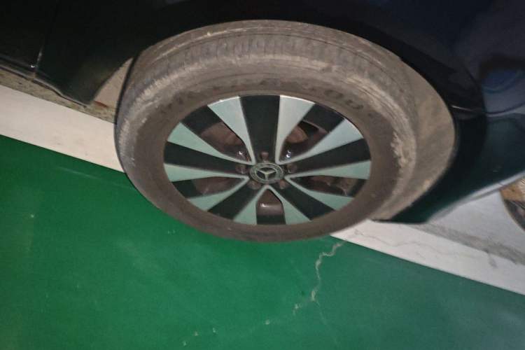 Used Mercedes-Benz Vito 2021 2.0T Business Version 7 Seats Right Front Wheel Hub