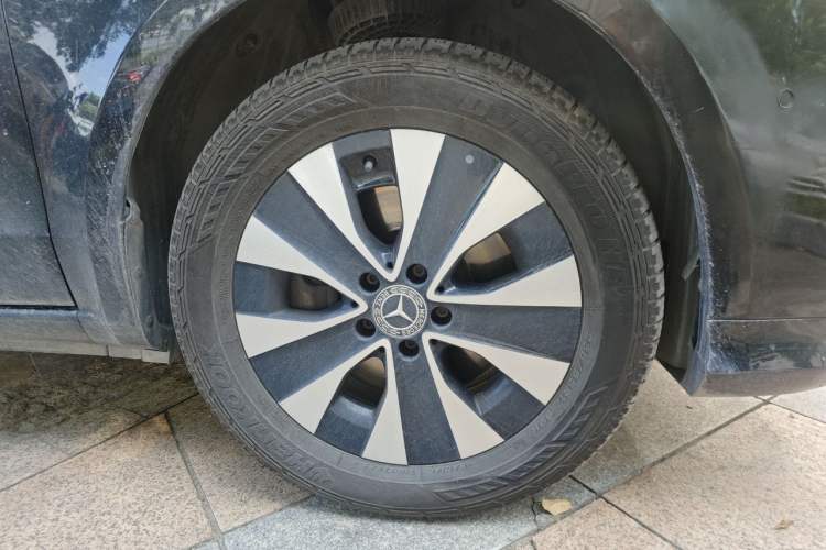 Used Mercedes-Benz Vito 2021 2.0T Business Version 7 Seats Right Front Wheel Hub