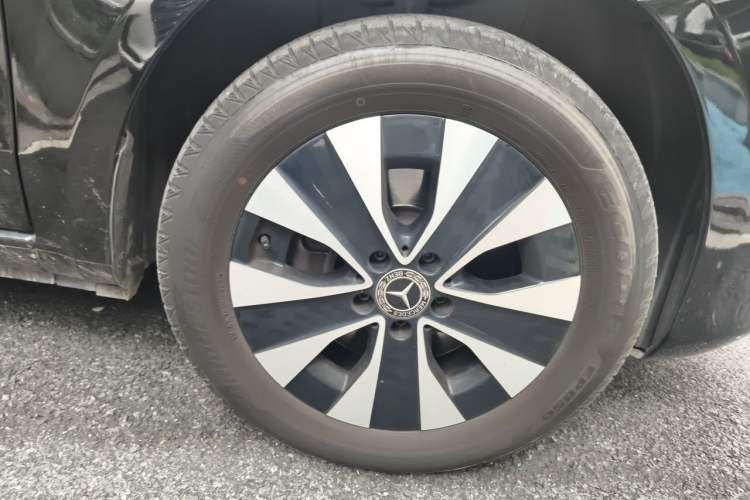 Used Mercedes-Benz Vito 2021 2.0T Elite Version 7 Seats Right Front Wheel Hub