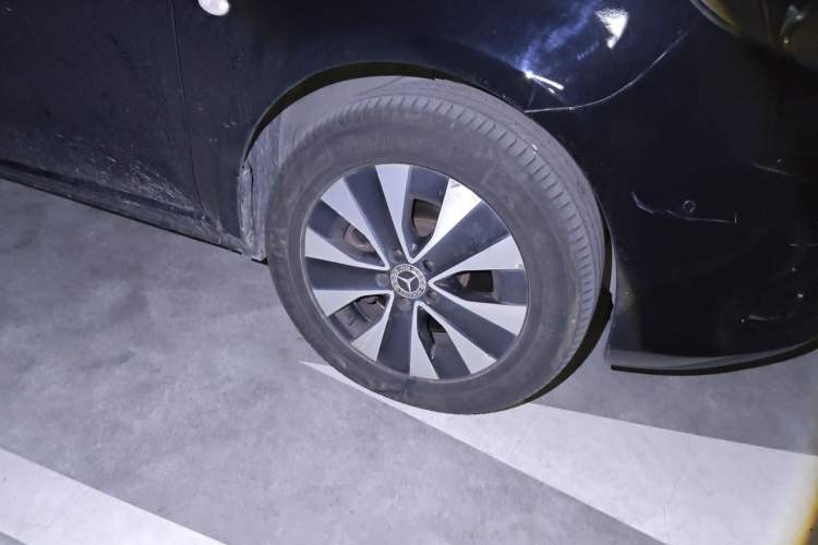 Used Mercedes-Benz Vito 2021 2.0T Business Version 7 Seats Right Front Wheel Hub