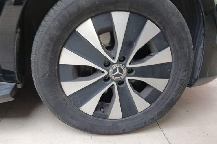 Used Mercedes-Benz Vito 2021 2.0T Elite Version 7 Seats Right Front Wheel Hub