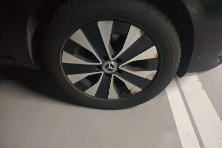 Used Mercedes-Benz Vito 2021 2.0T Elite Version 7 Seats Right Front Wheel Hub