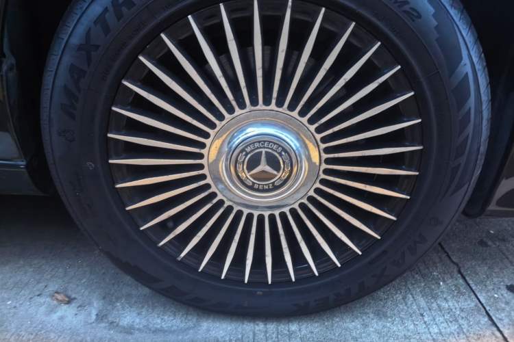 Used Mercedes-Benz Vito 2021 2.0T Business Version 7 Seats Right Front Wheel Hub