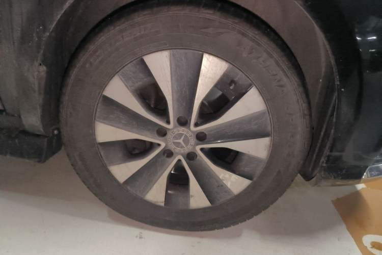 Used Mercedes-Benz Vito 2021 2.0T Elite Version 7 Seats Right Front Wheel Hub