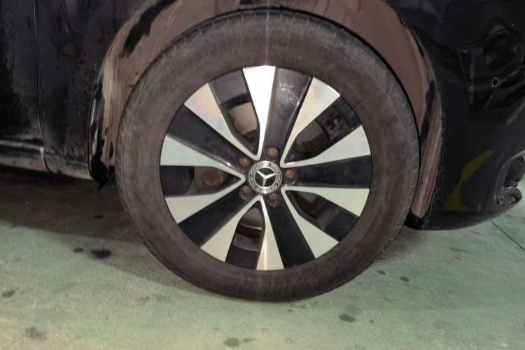 Used Mercedes-Benz Vito 2021 2.0T Elite Version 7 Seats Right Front Wheel Hub