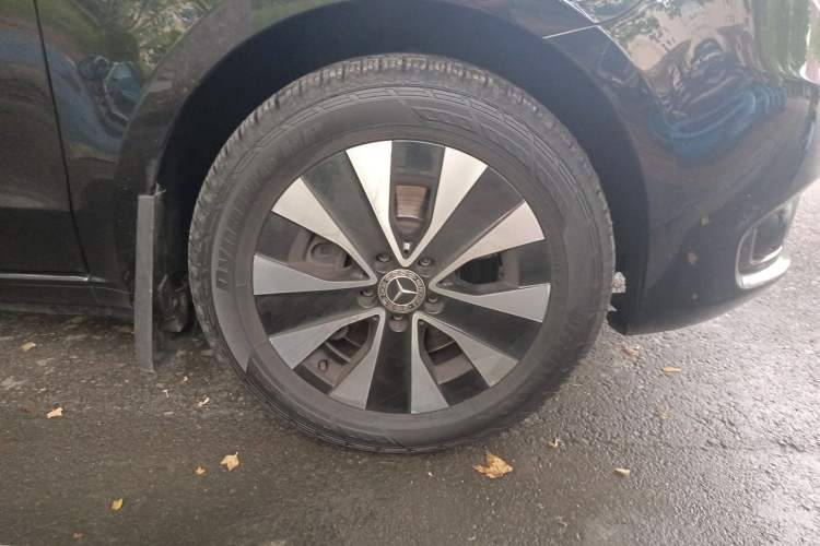 Used Mercedes-Benz Vito 2021 2.0T Elite Version 7 Seats Right Front Wheel Hub