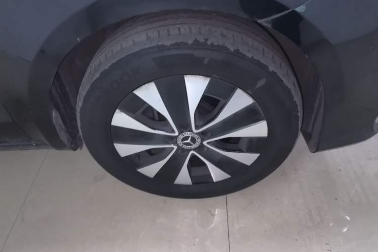 Used Mercedes-Benz Vito 2021 2.0T Business Version 7 Seats Right Front Wheel Hub