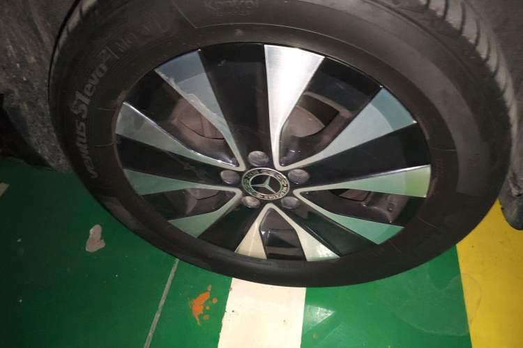 Used Mercedes-Benz Vito 2021 2.0T Elite Version 7 Seats Right Front Wheel Hub