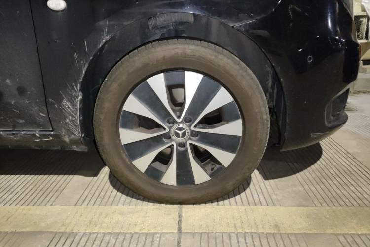 Used Mercedes-Benz Vito 2021 2.0T Business Version 7 Seats Right Front Wheel Hub