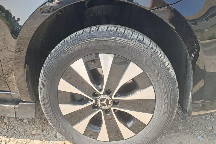 Used Mercedes-Benz Vito 2021 2.0T Elite Version 7 Seats Right Front Wheel Hub