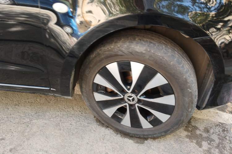 Used Mercedes-Benz Vito 2021 2.0T Elite Version 7 Seats Right Front Wheel Hub
