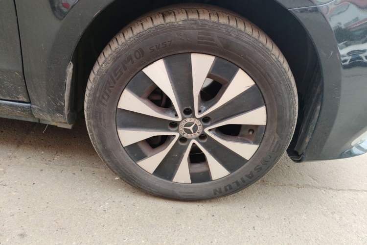 Used Mercedes-Benz Vito 2021 2.0T Elite Version 7 Seats Right Front Wheel Hub