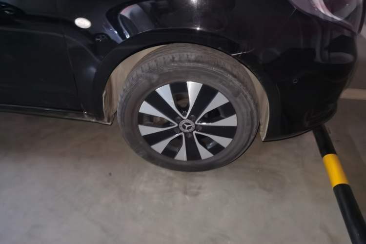 Used Mercedes-Benz Vito 2021 2.0T Business Version 7 Seats Right Front Wheel Hub