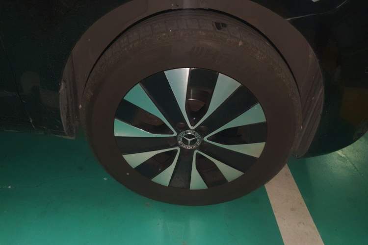 Used Mercedes-Benz Vito 2021 2.0T Business Version 7 Seats Right Front Wheel Hub