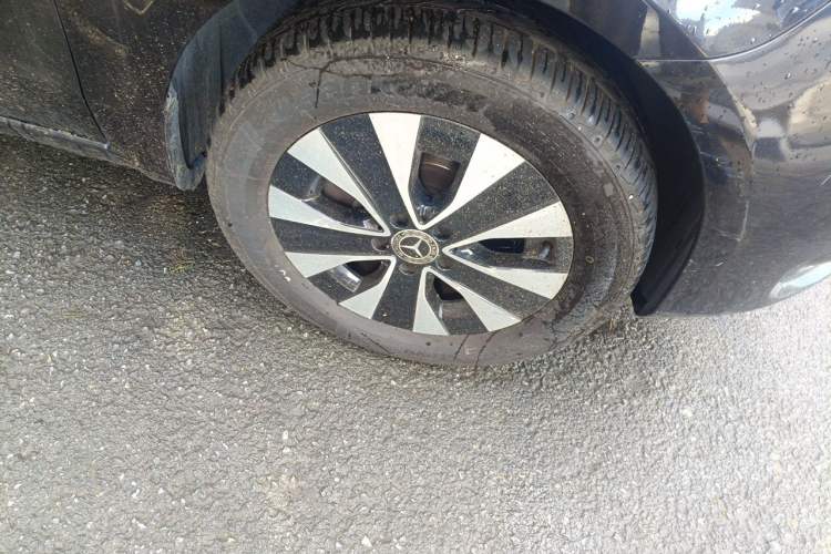 Used Mercedes-Benz Vito 2021 2.0T Elite Version 7 Seats Right Front Wheel Hub