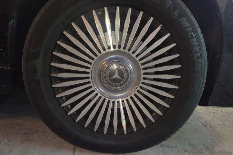Used Mercedes-Benz Vito 2021 2.0T Business Version 7 Seats Right Front Wheel Hub