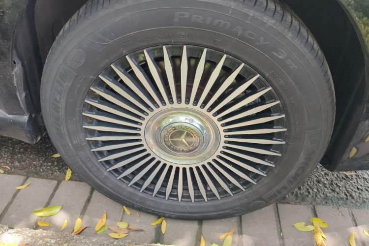 Used Mercedes-Benz Vito 2021 2.0T Business Version 7 Seats Right Front Wheel Hub