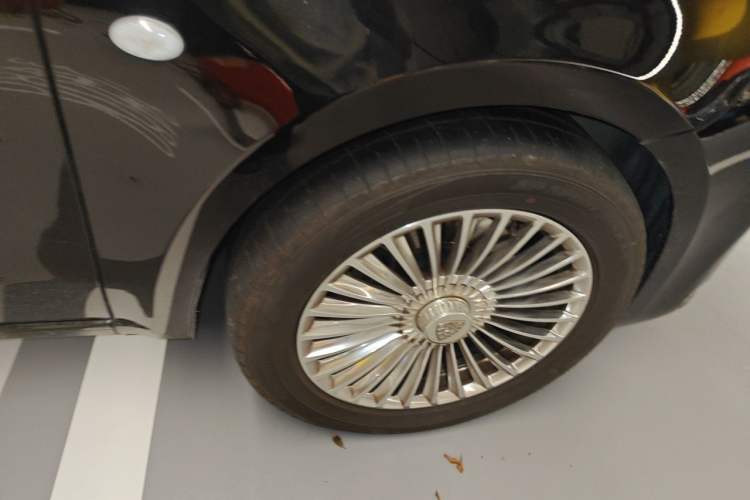 Used Mercedes-Benz Vito 2021 2.0T Business Version 7 Seats Right Front Wheel Hub