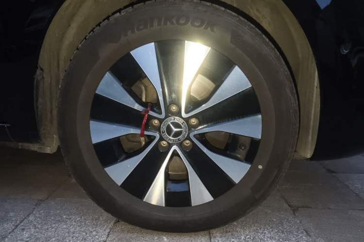 Used Mercedes-Benz Vito 2021 2.0T Elite Version 7 Seats Right Front Wheel Hub
