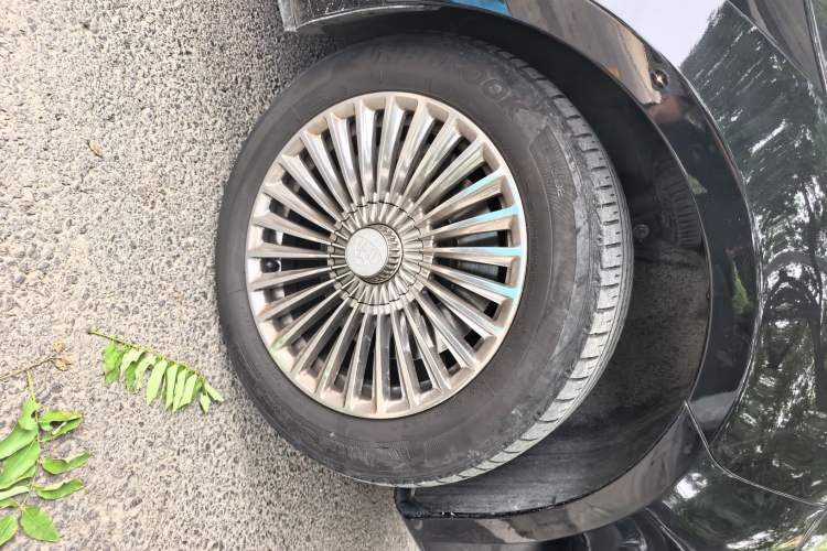 Used Mercedes-Benz Vito 2021 2.0T Business Version 7 Seats Right Front Wheel Hub