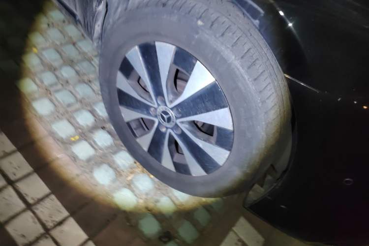 Used Mercedes-Benz Vito 2021 2.0T Business Version 7 Seats Right Front Wheel Hub