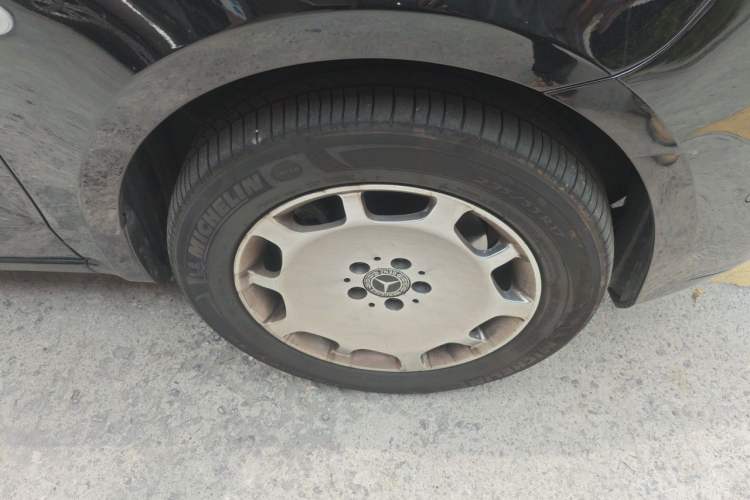 Used Mercedes-Benz Vito 2021 2.0T Elite Version 7 Seats Right Front Wheel Hub