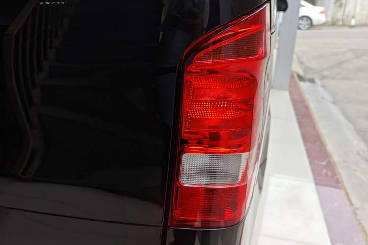 Used Mercedes-Benz Vito 2021 2.0T Elite Version 7 Seats Right Rear Taillight