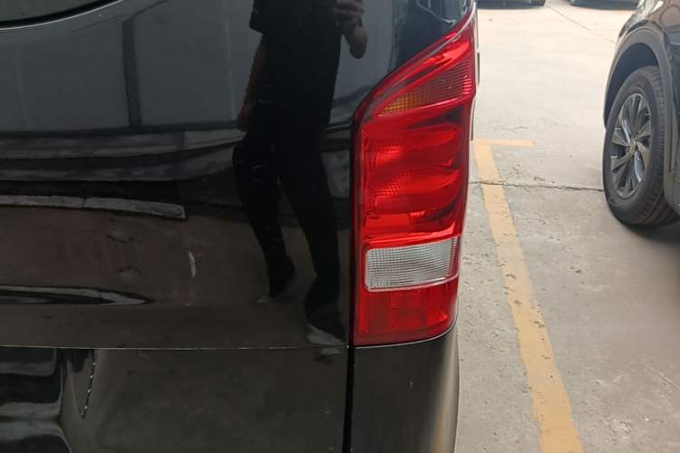 Used Mercedes-Benz Vito 2021 2.0T Elite Version 7 Seats Right Rear Taillight
