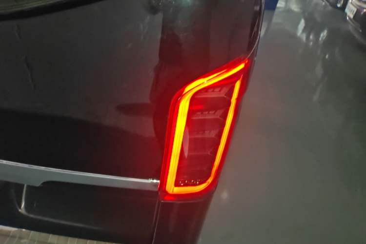 Used Mercedes-Benz Vito 2021 2.0T Elite Version 7 Seats Right Rear Taillight