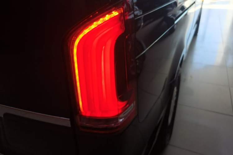 Used Mercedes-Benz Vito 2021 2.0T Elite Version 7 Seats Right Rear Taillight