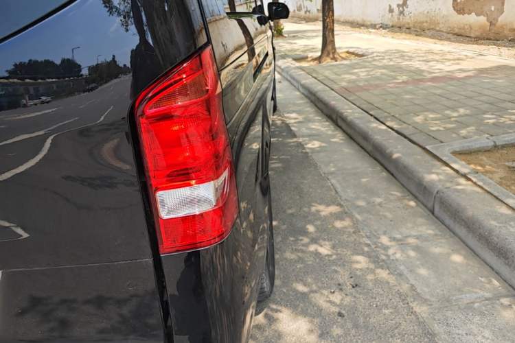 Used Mercedes-Benz Vito 2021 2.0T Elite Version 7 Seats Right Rear Taillight