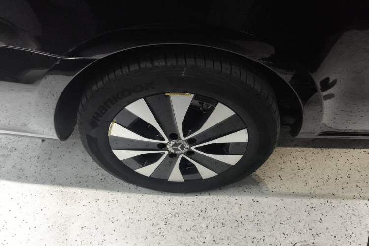 Used Mercedes-Benz Vito 2021 2.0T Elite Version 7 Seats Right Rear Wheel Hub