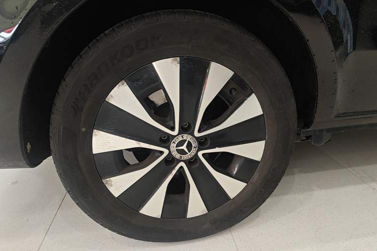 Used Mercedes-Benz Vito 2021 2.0T Elite Version 7 Seats Right Rear Wheel Hub