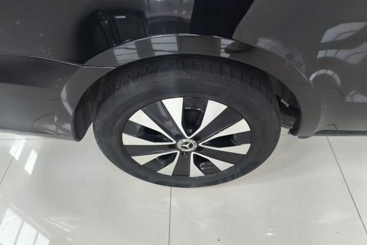 Used Mercedes-Benz Vito 2021 2.0T Elite Version 7 Seats Right Rear Wheel Hub