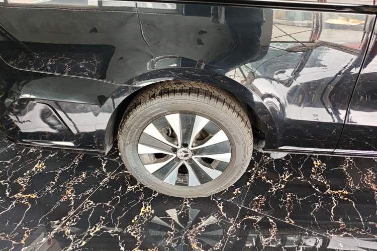 Used Mercedes-Benz Vito 2021 2.0T Elite Version 7 Seats Right Rear Wheel Hub