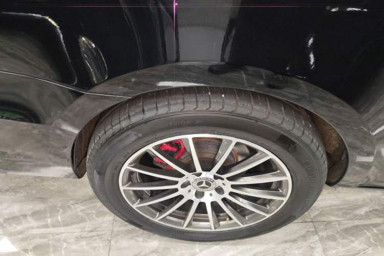 Used Mercedes-Benz Vito 2021 2.0T Elite Version 7 Seats Right Rear Wheel Hub