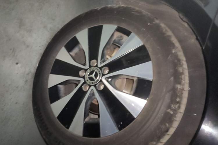 Used Mercedes-Benz Vito 2021 2.0T Elite Version 7 Seats Right Rear Wheel Hub