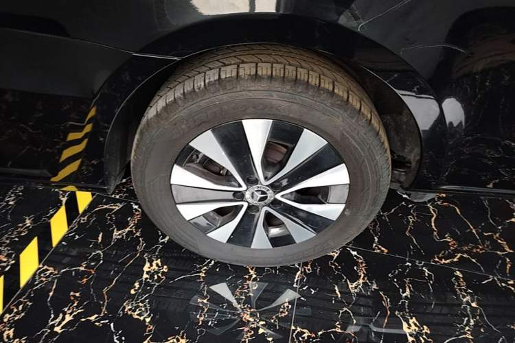 Used Mercedes-Benz Vito 2021 2.0T Elite Version 7 Seats Right Rear Wheel Hub