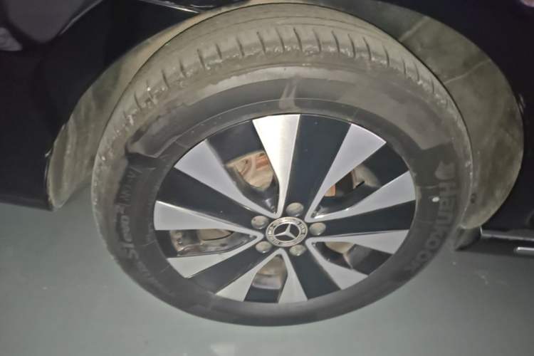 Used Mercedes-Benz Vito 2021 2.0T Elite Version 7 Seats Right Rear Wheel Hub