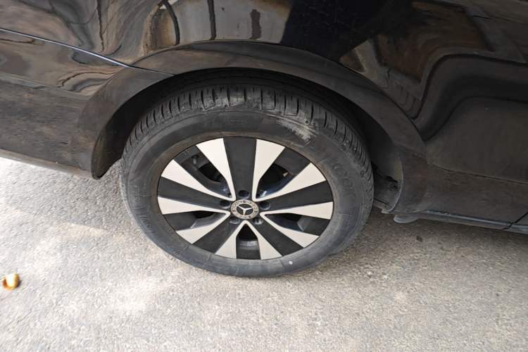 Used Mercedes-Benz Vito 2021 2.0T Elite Version 7 Seats Right Rear Wheel Hub