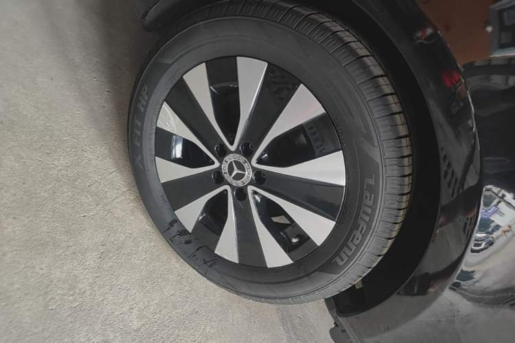 Used Mercedes-Benz Vito 2021 2.0T Business Version 7 Seats Right Rear Wheel Hub